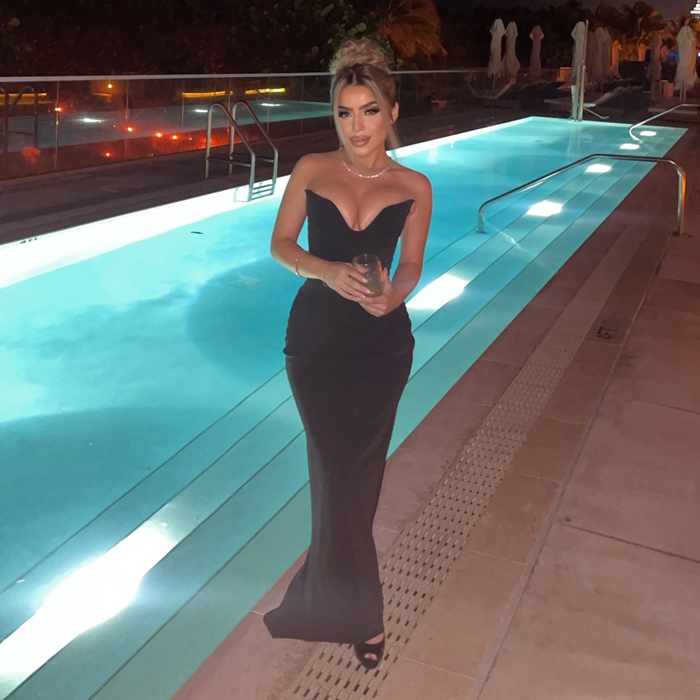 HOUSE OF CB SABINE DRESS worn once, 5’2 tailored, house of cb dress in “SABINE”